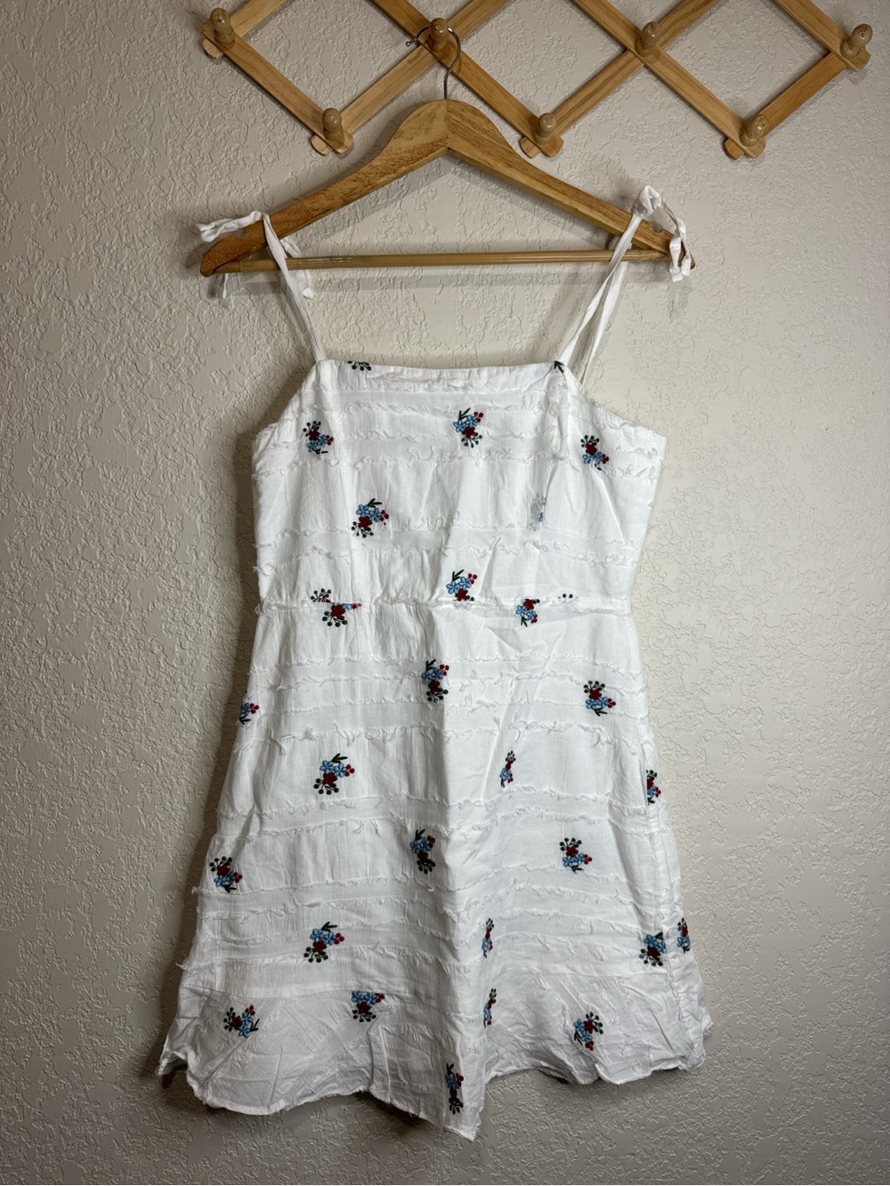 Gianni Bini White Embroidered Tie-Shoulder Sundress juniors medium